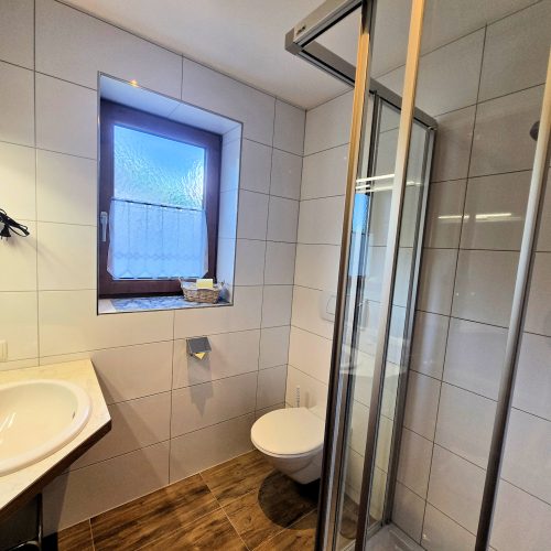 gaestehaus-burgi-zillertal-bad-dusche-wc-5