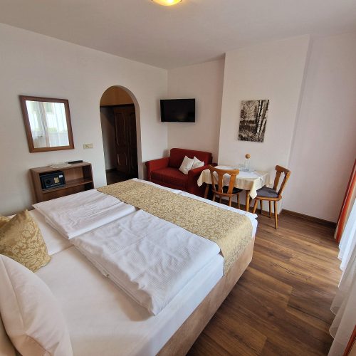 gaestehaus-burgi-zillertal-tirol-zimmer-doppelbett-3